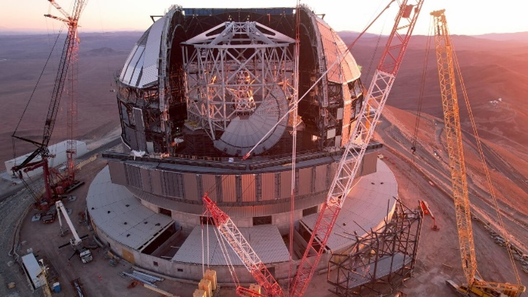 Big Science software supporting the Very Large Telescope at ESO